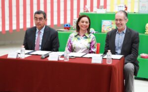 Sergio Salomón y Gaby Bonilla firman contrato de donación de carne semanal para el SEDIF